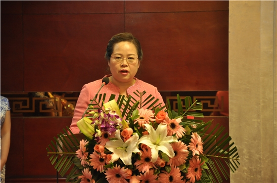 亿诚项目管理-飞跃2017公司年会-董事长李妮 亿诚项目管理-飞跃2017公司年会-董事长李妮