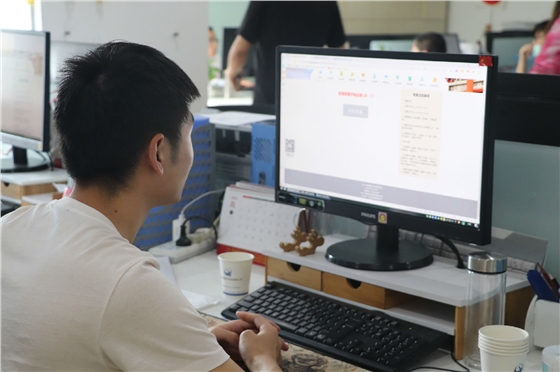 参赛人员积极答题 参赛人员积极答题