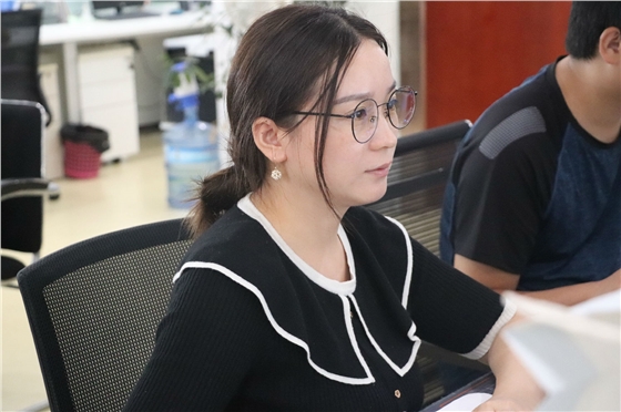 参赛人员积极答题 参赛人员积极答题