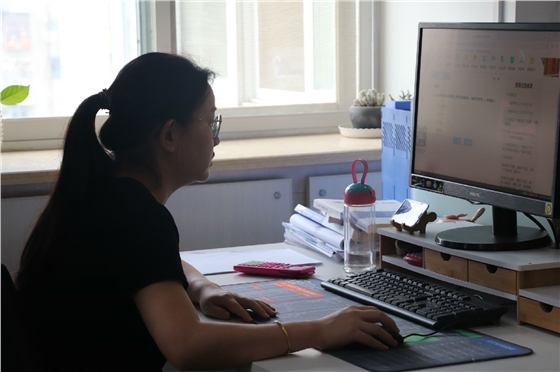 参赛人员积极答题 参赛人员积极答题