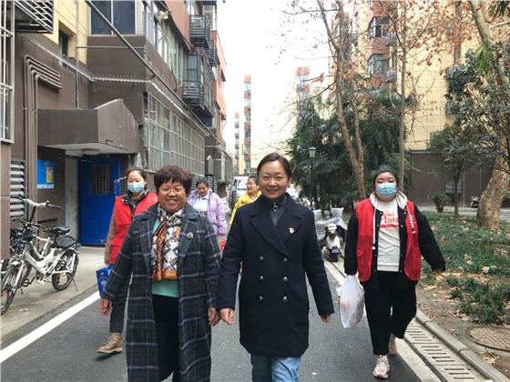 亿诚董事长走访慰问困难女性 亿诚董事长走访慰问困难女性