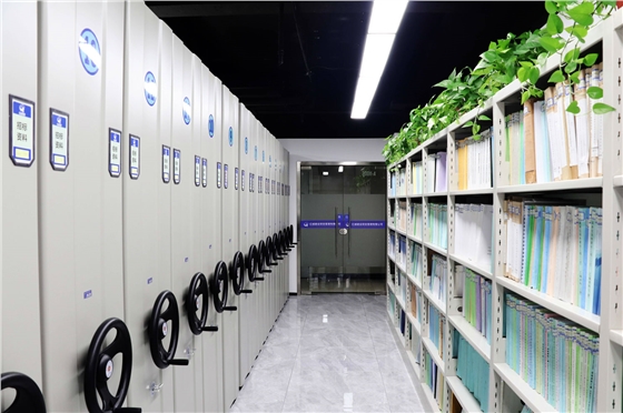 资料室照片.jpg 资料室照片.jpg