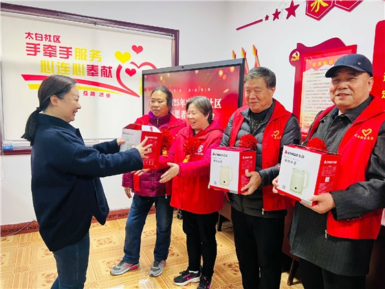 人大代表助力3?5表彰志愿,传承雷锋精神 人大代表助力3?5表彰志愿,传承雷锋精神