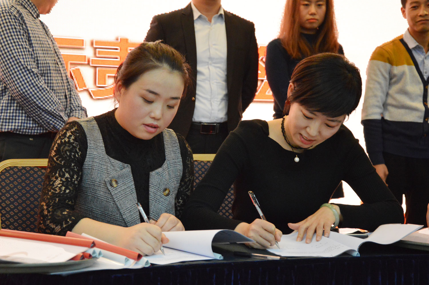 签订目标责任书 签订目标责任书