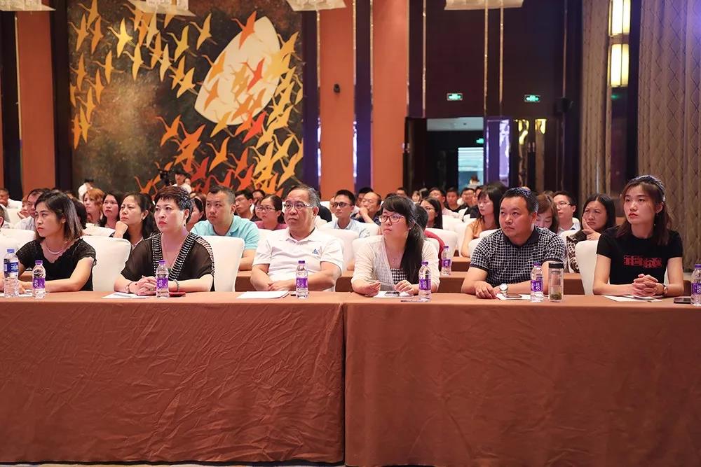 分公司参会代表认真聆听 分公司参会代表认真聆听