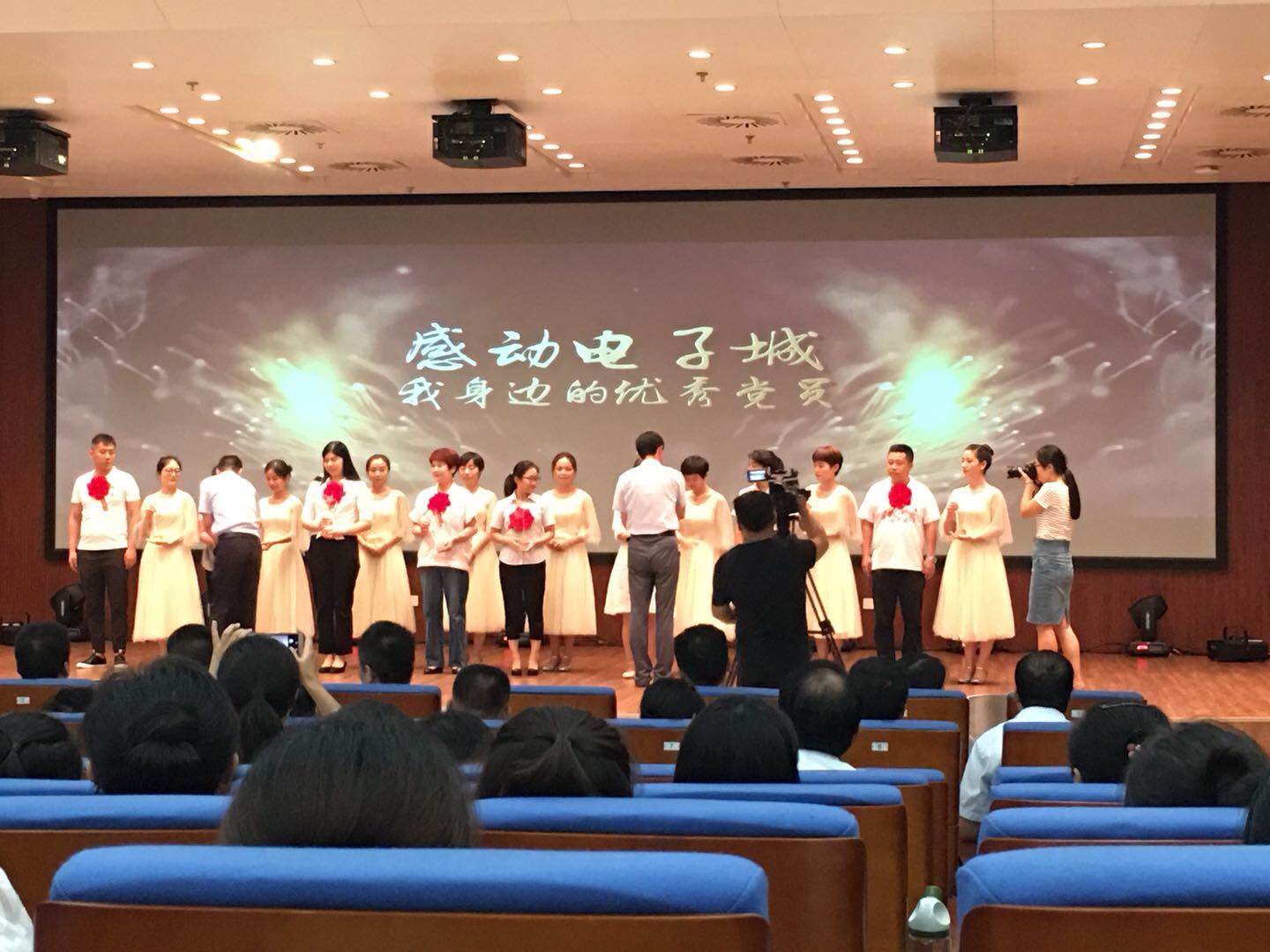 不忘初心跟党走 不忘初心跟党走