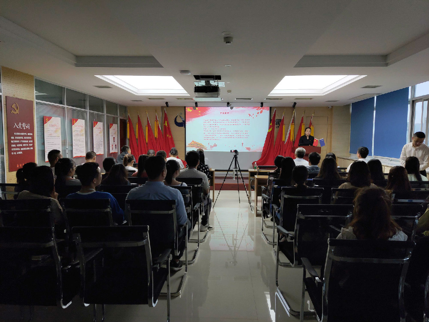 亿诚诗歌朗读比赛 亿诚诗歌朗读比赛