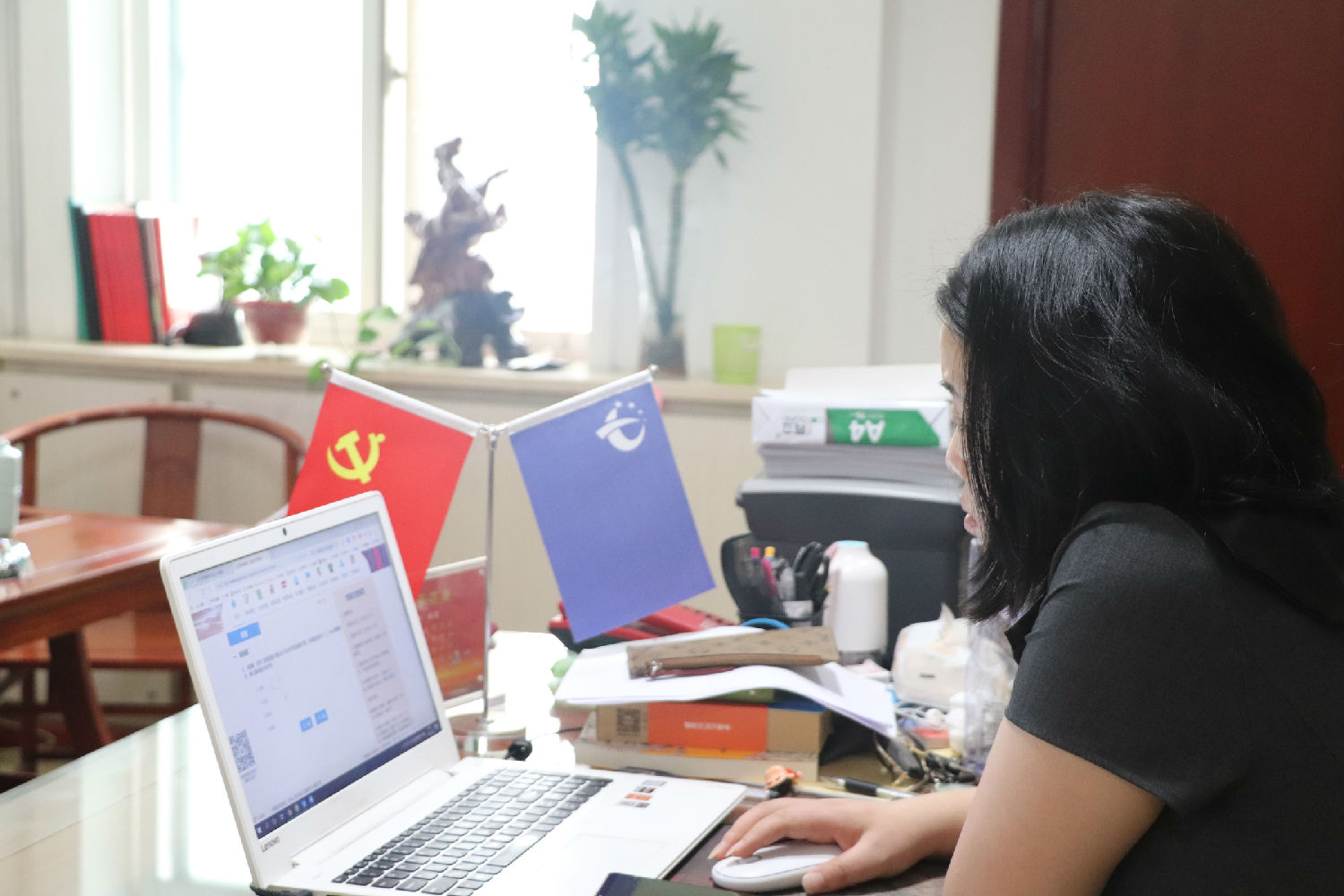 参赛人员积极答题