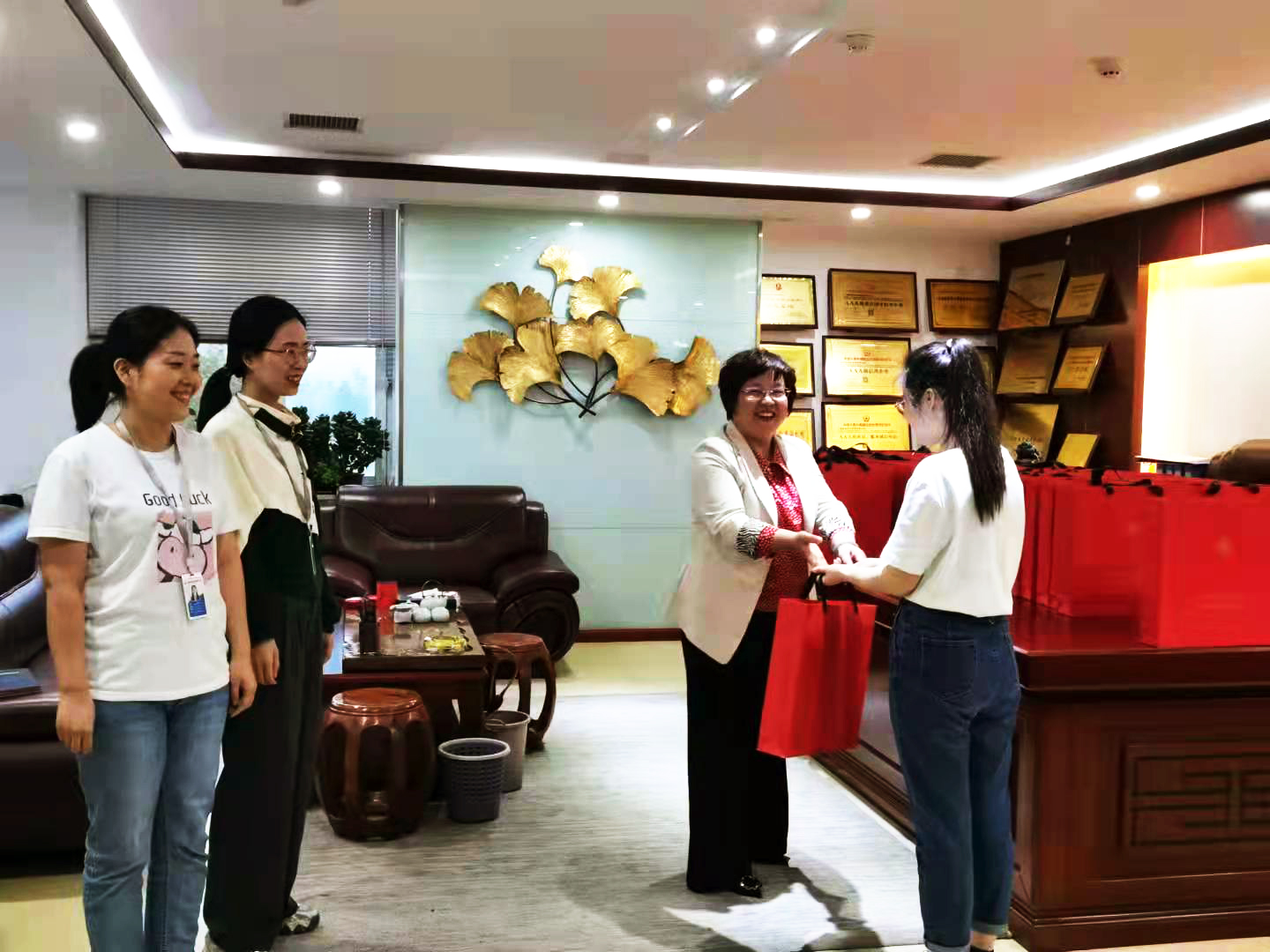 花好月圆,情暖中秋|亿诚公司祝大家中秋节快乐! 花好月圆,情暖中秋|亿诚公司祝大家中秋节快乐!