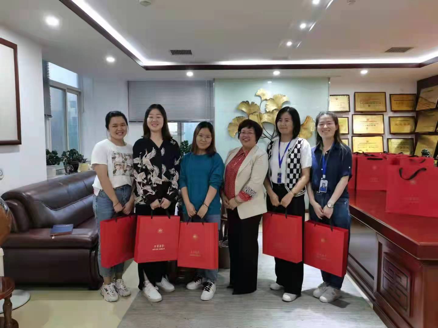 花好月圆,情暖中秋|亿诚公司祝大家中秋节快乐! 花好月圆,情暖中秋|亿诚公司祝大家中秋节快乐!