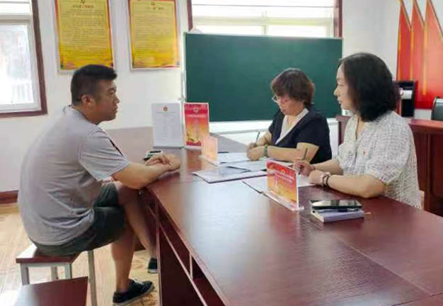 倾听民声，反映民意—雁塔区人大代表李妮参加人大代表接待日活动