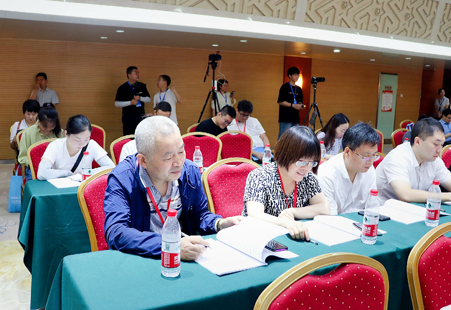 赵总,韩工参加会议 赵总,韩工参加会议